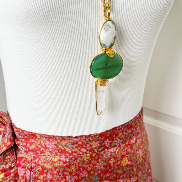 Handcrafted Bohemian QUARTZ, Green Agate & Pearl Pendant on a Gold-Tone Chain - Picture 1 of 11